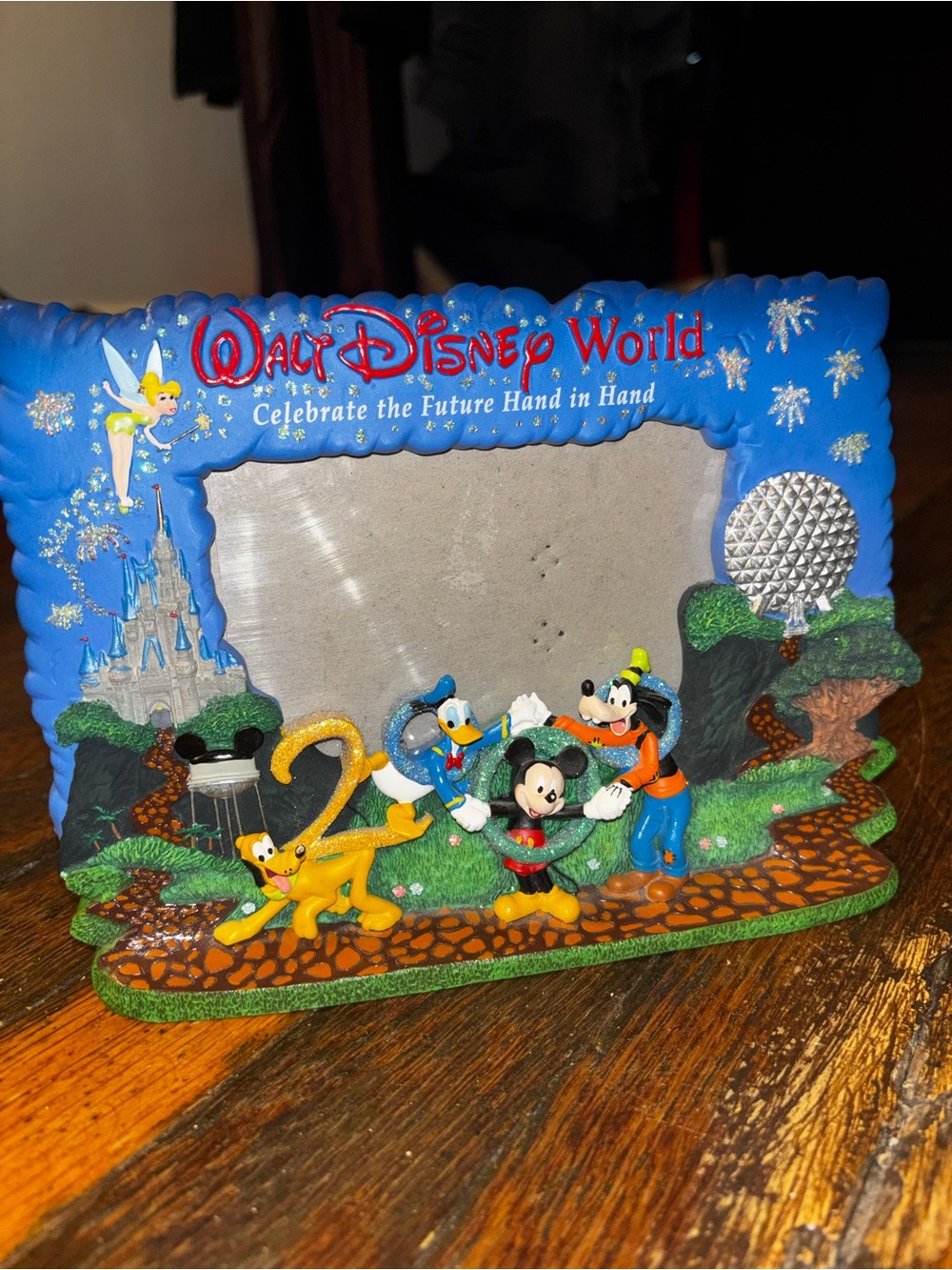 VTG 2000 Walt Disney World "Celebrate the Future Hand in Hand" 3D picture frame